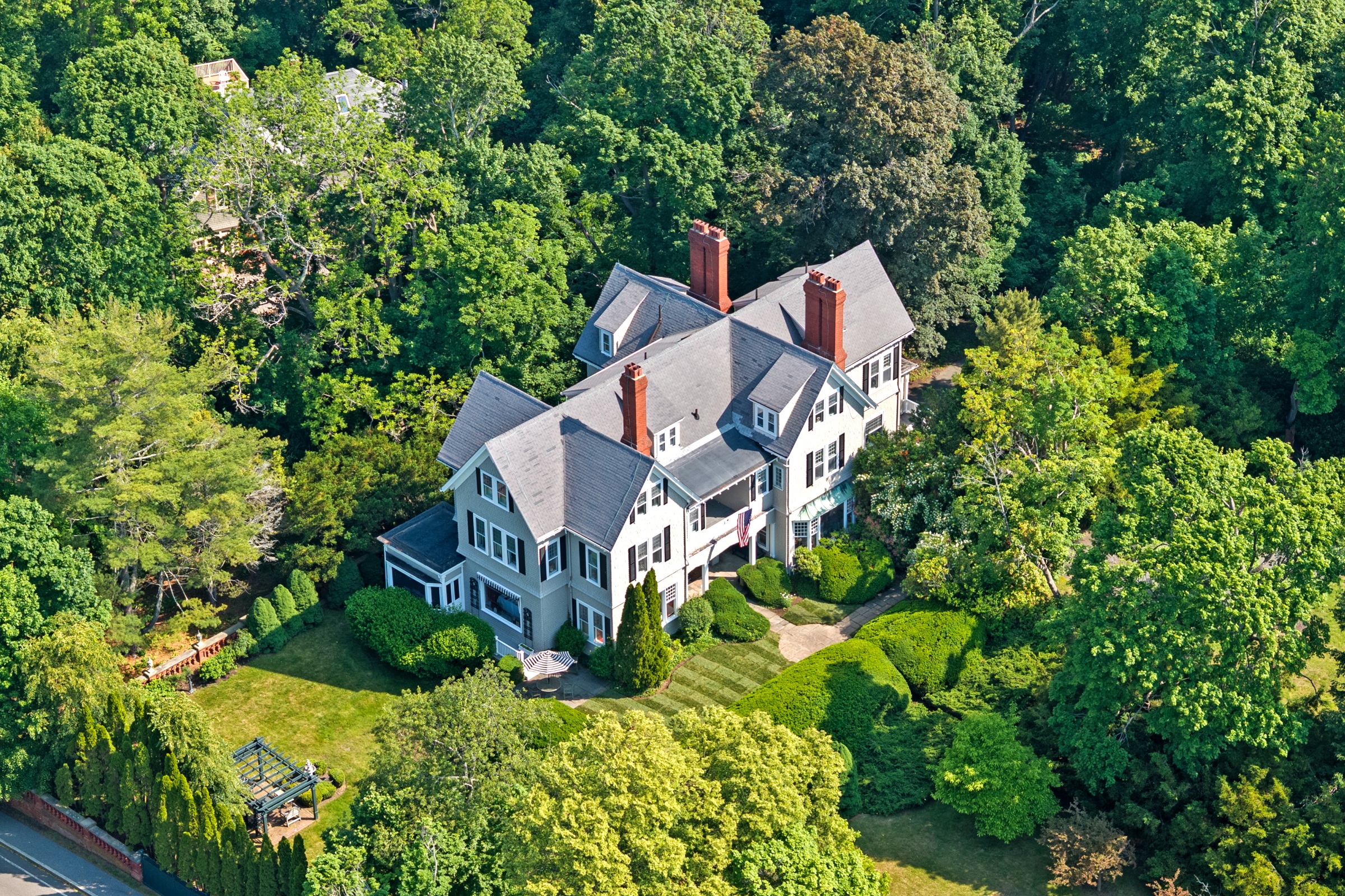 51 Cliff Street surrounded by mature trees and sweeping lawns